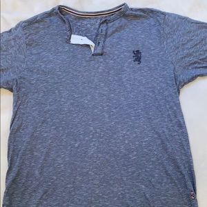 Men’s Lion Crest Top💖💖3 FOR $25💖💖